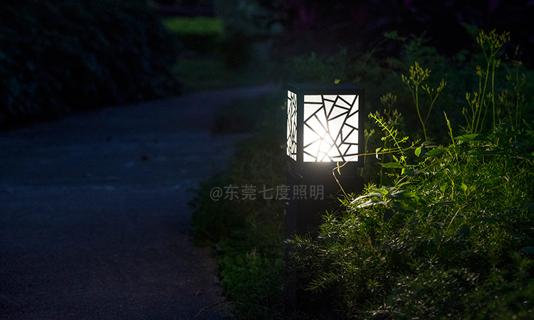 小区园林方形中式LED草坪灯安装亮灯效果