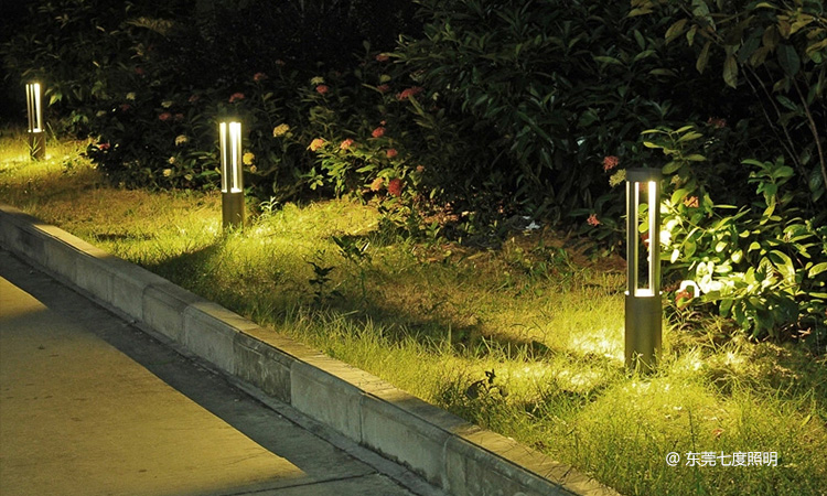 QDCPD-017-60cm圆形四柱LED草坪灯公园内安装效果